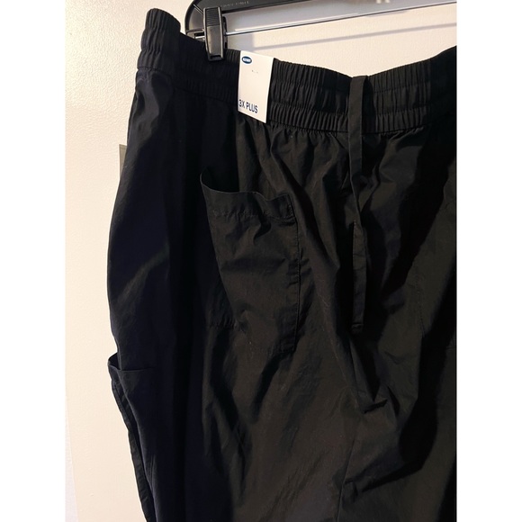 Black High-Waisted Poplin Jogger - Picture 2 of 5